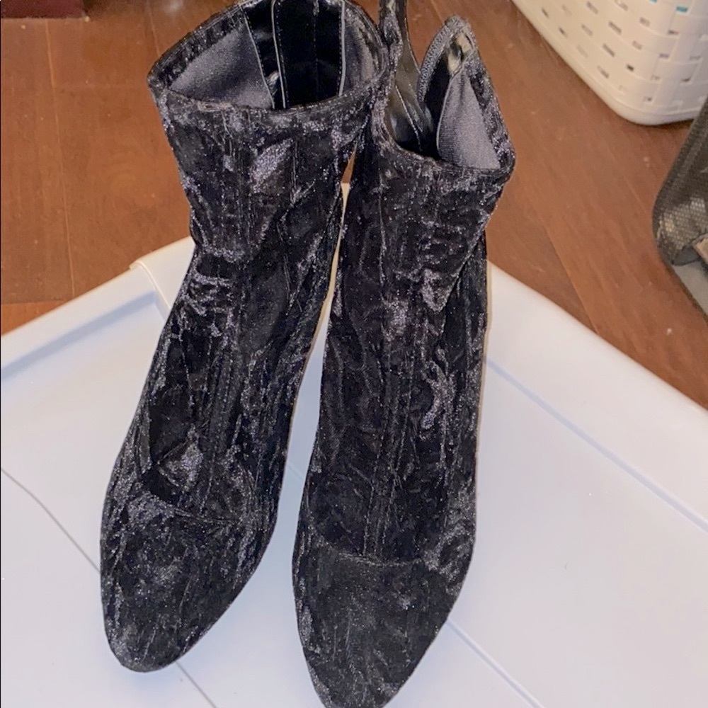 Nine West crushed velvet booties black